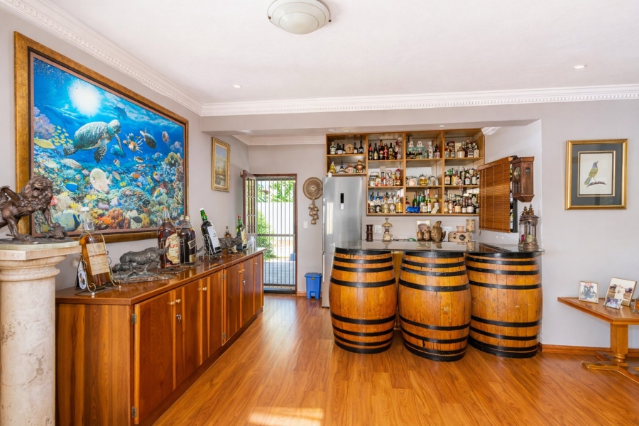 5 Bedroom Property for Sale in Meerhof North West